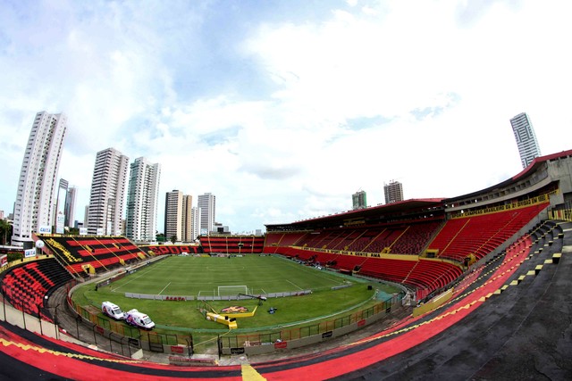 Desfile, corridas e jogo do Sport têm esquema especial de trânsito no Recife