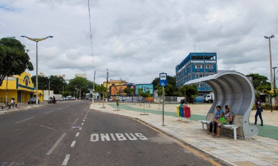 Prefeitura de Juazeiro do Norte instala seis novas paradas de ônibus e 10 abrigos de mototaxistas