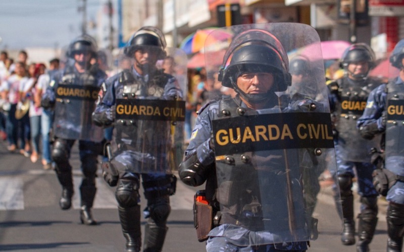 Juazeiro do Norte abre desfile cívico com hasteamento de bandeiras