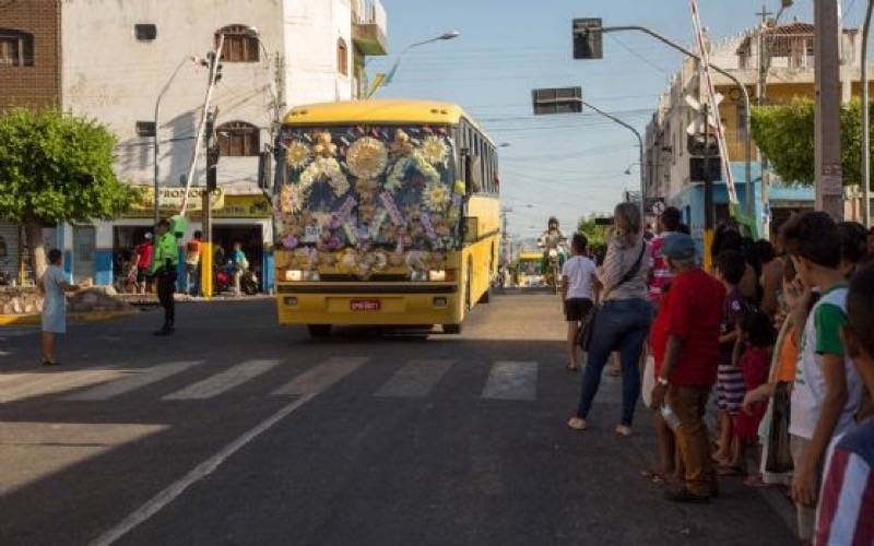 Procissão dos carros tem criatividade romeira e organização nas ruas de Juazeiro do Norte-CE