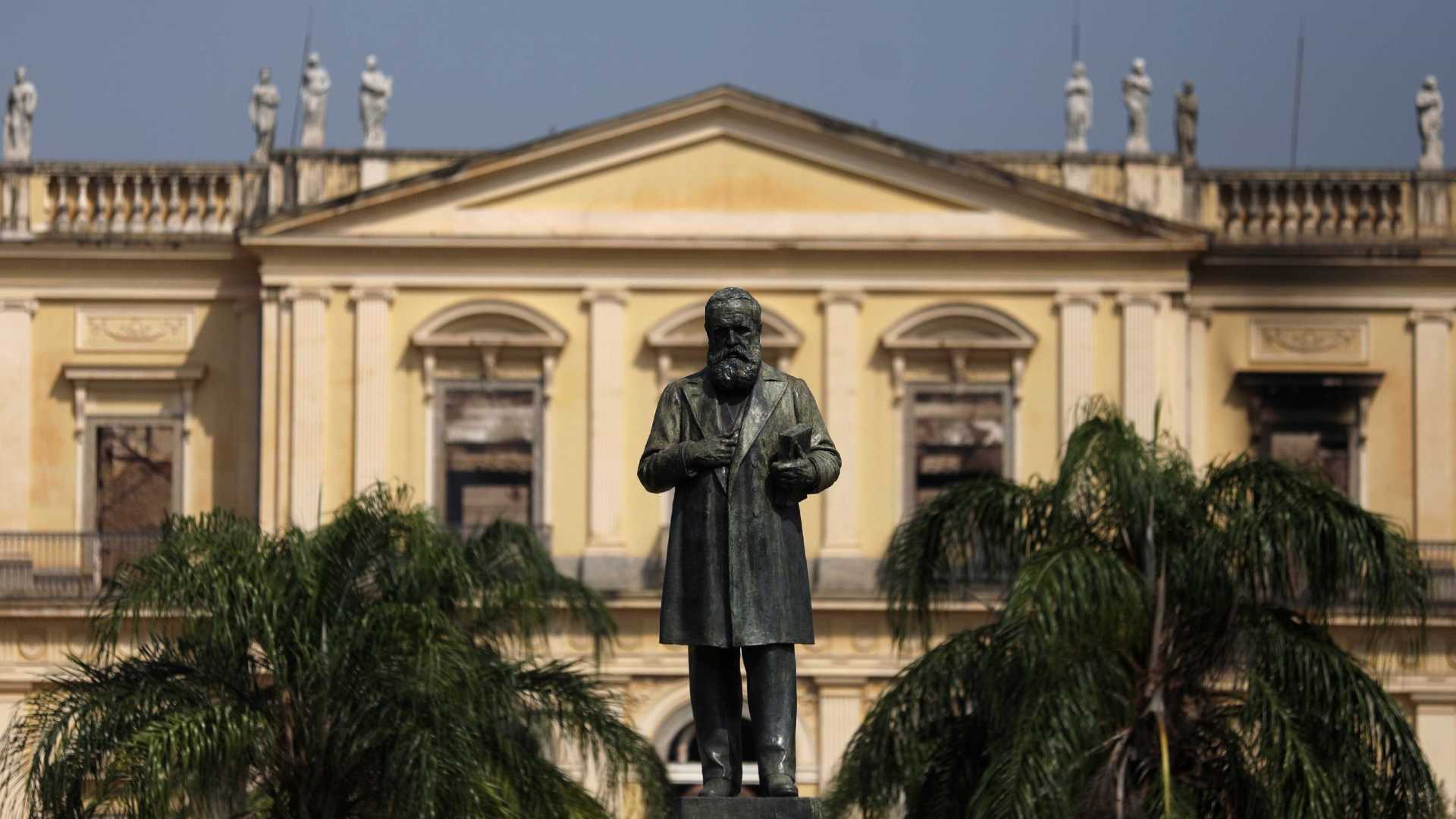 Museu Nacional faz festival e atrai o público com réplica de Luzia