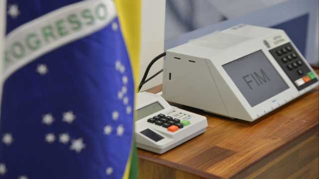 Votos brancos e nulos contrariam previsões de especialistas