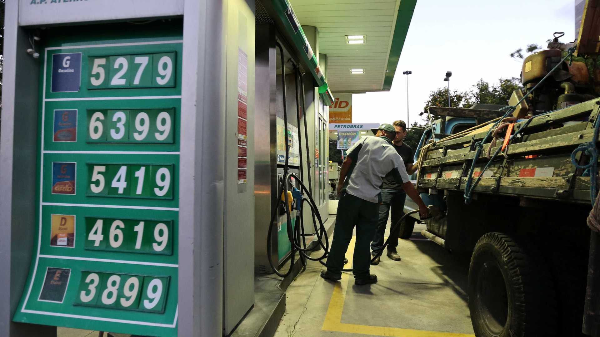 Petrobras volta a vender gasolina mais barata que exterior