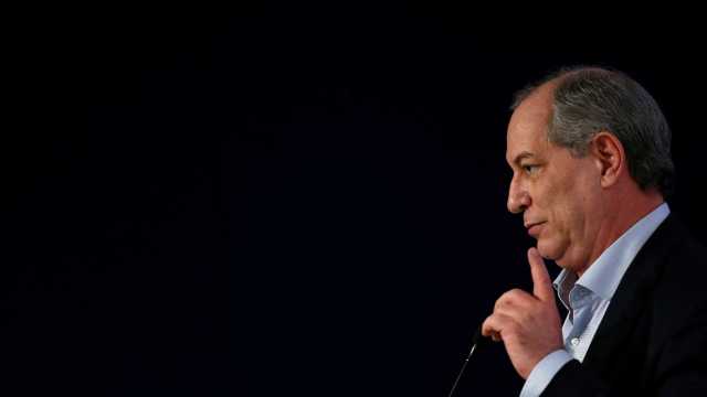 Ciro Gomes chega a Fortaleza, mas não fala com a imprensa