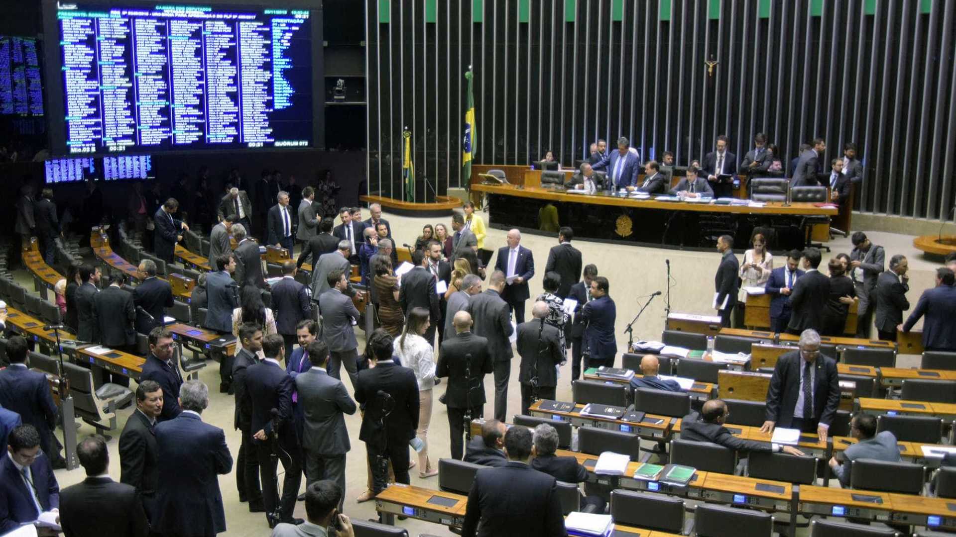 Após STF, Congresso prevê aumento de salário para deputados e senadores