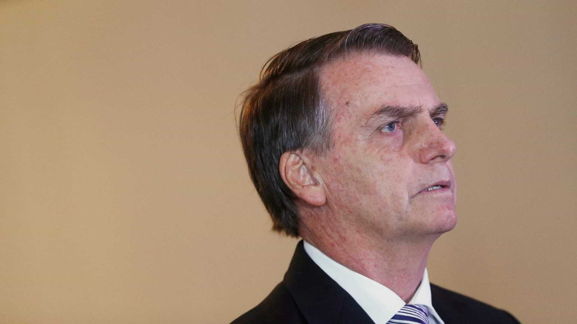 Bolsonaro vai a São Paulo para fazer exames pré-operatórios