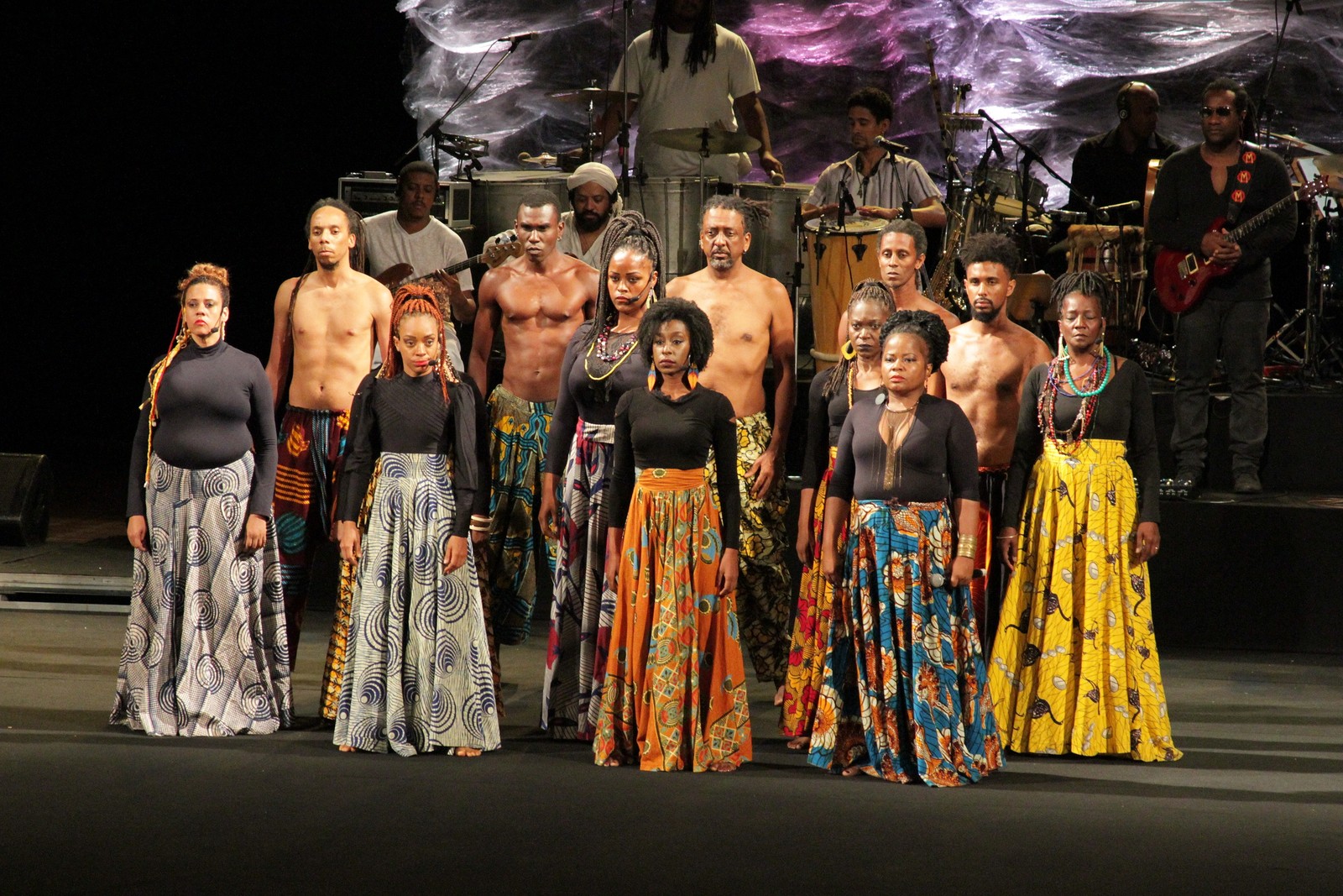 ‘Novembro Negro’ tem espetáculo com Bando de Teatro Olodum no Teatro Castro Alves, em Salvador