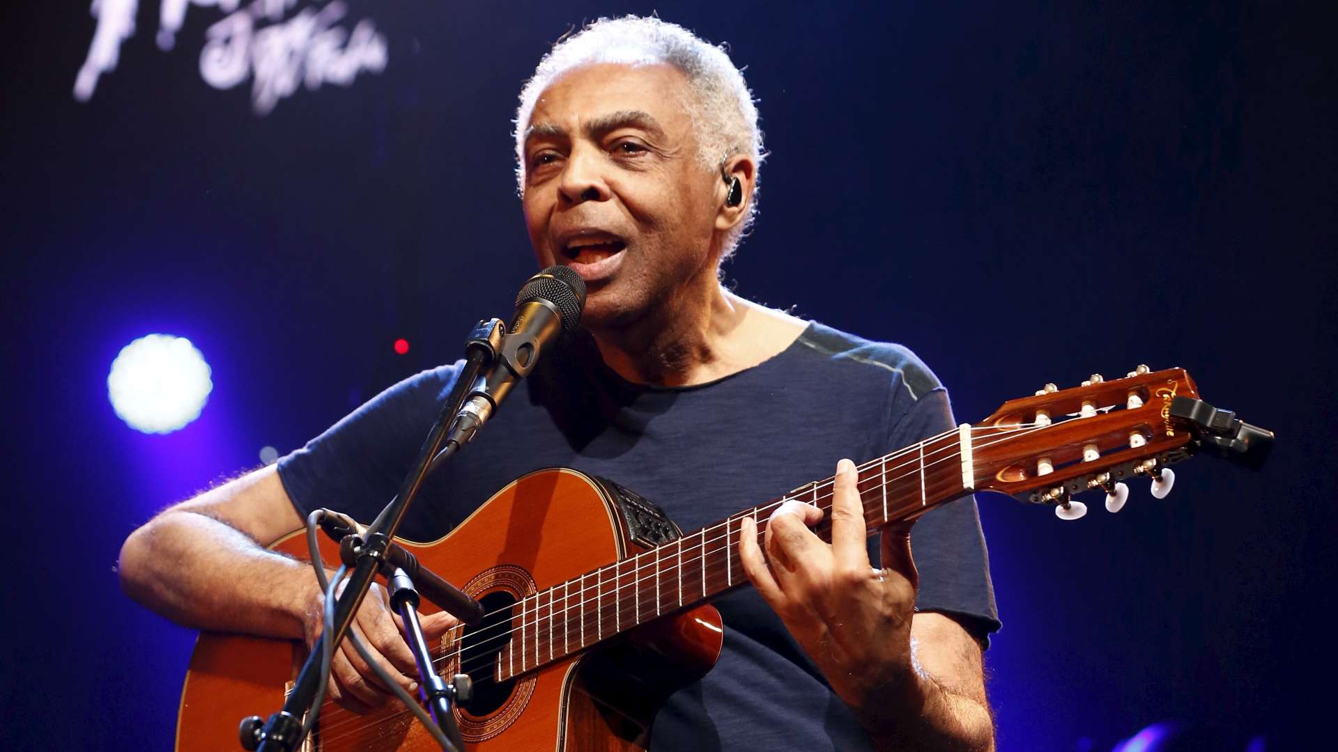 Aos 76, Gilberto Gil mostra energia e voz forte durante show em SP