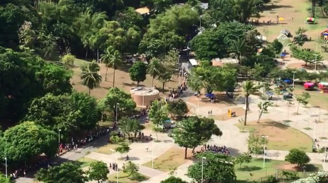 Grande fila é formada para atendimento gratuito de prevenção contra o câncer em Salvador