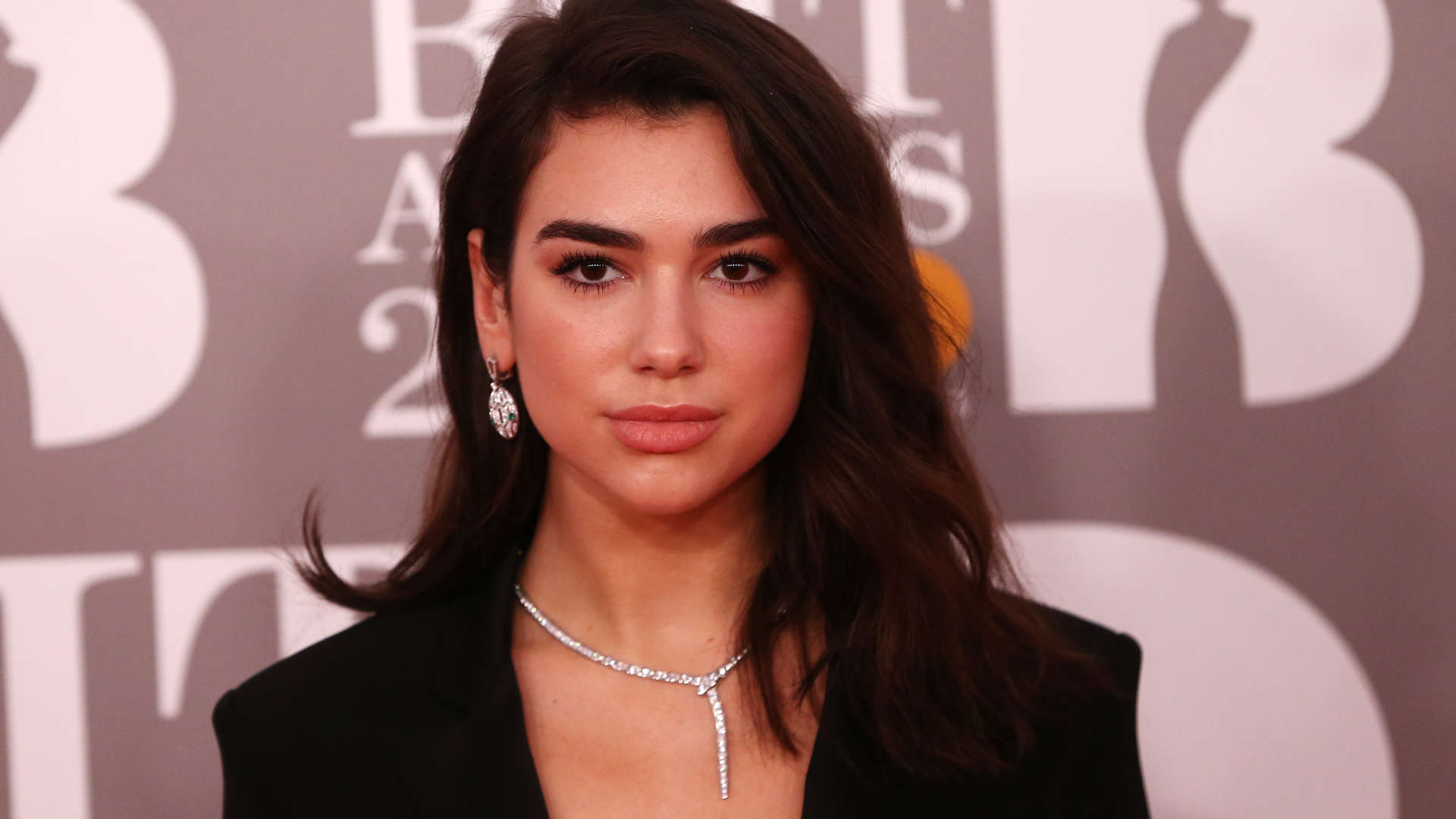 Dua Lipa chora ao saber que foi indicada ao Grammy