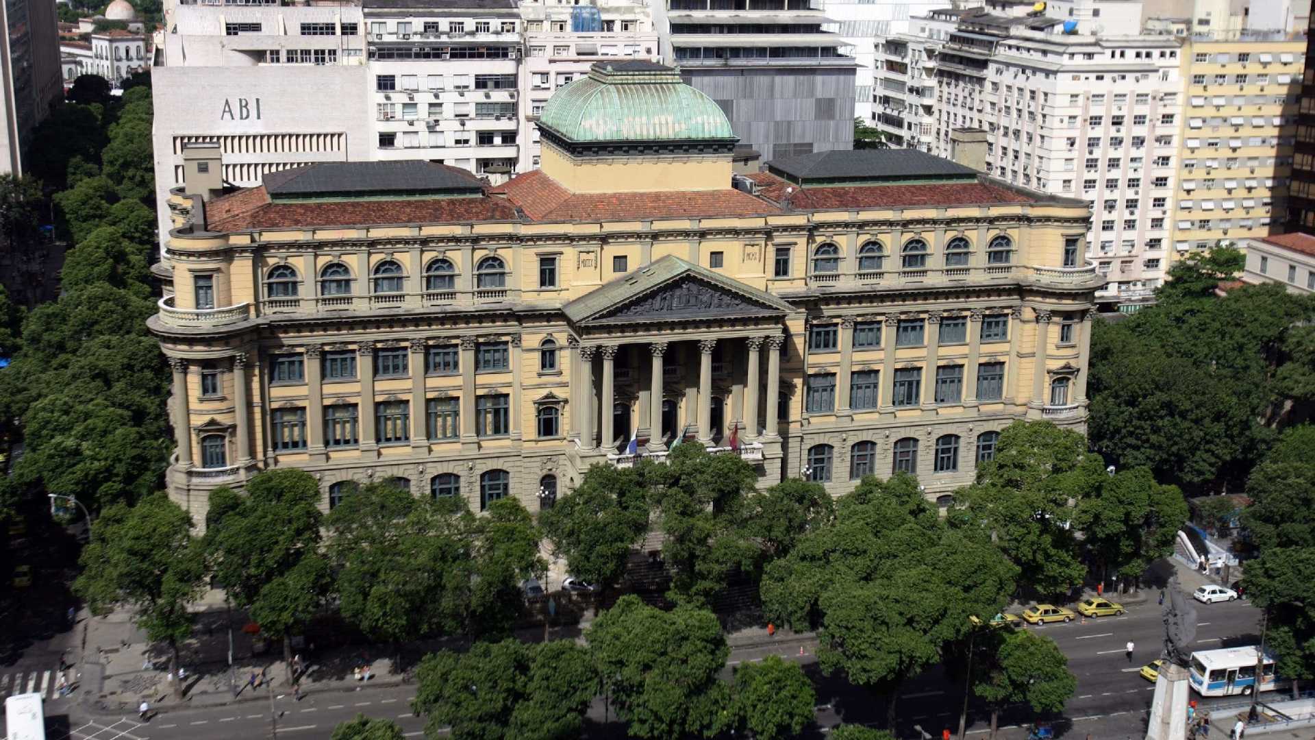 Itaú devolve obras que haviam sido roubadas da Biblioteca Nacional