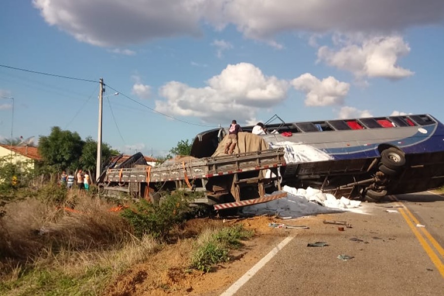 Sobreviventes de acidente com seis mortes em Campos Sales-CE seguem internados