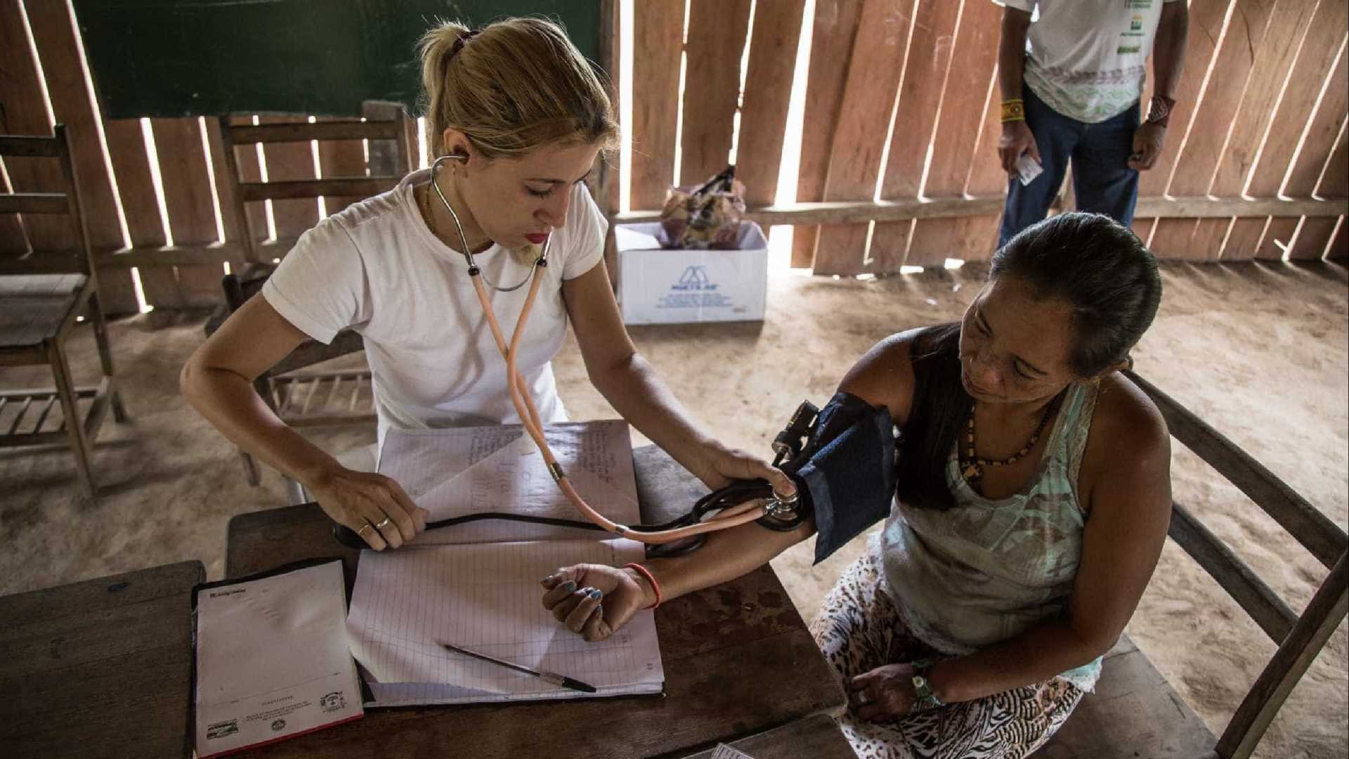 Saída de cubanos expõe abismo na Saúde em diferentes áreas do país