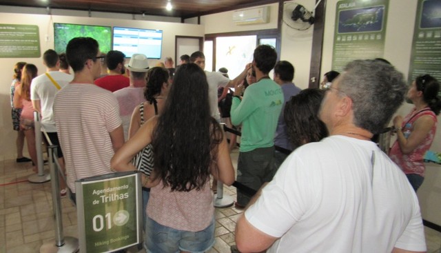 Autoatendimento para agendar visitas aos atrativos do Parque de Fernando de Noronha gera filas