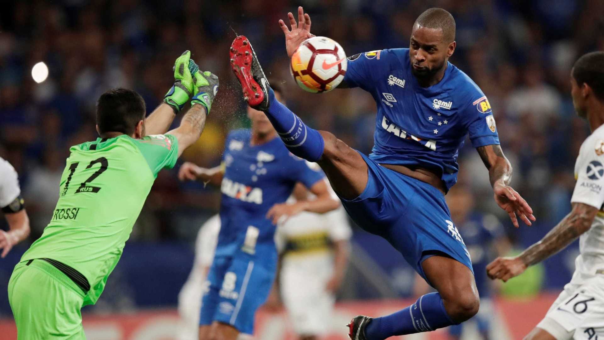 Flamengo insiste em Dedé, mas Cruzeiro dificulta saída