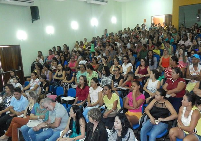 Educação de Nova Olinda realiza formação de professores e entrega material didático para estudantes