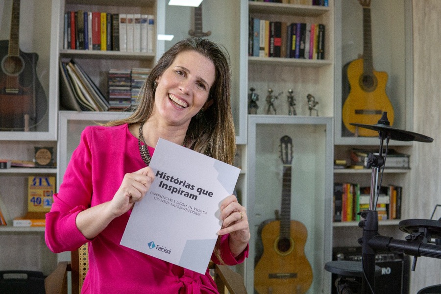 Marília Falcioni lança livro com bibliografias de Caririenses de sucesso em Juazeiro do Norte-CE