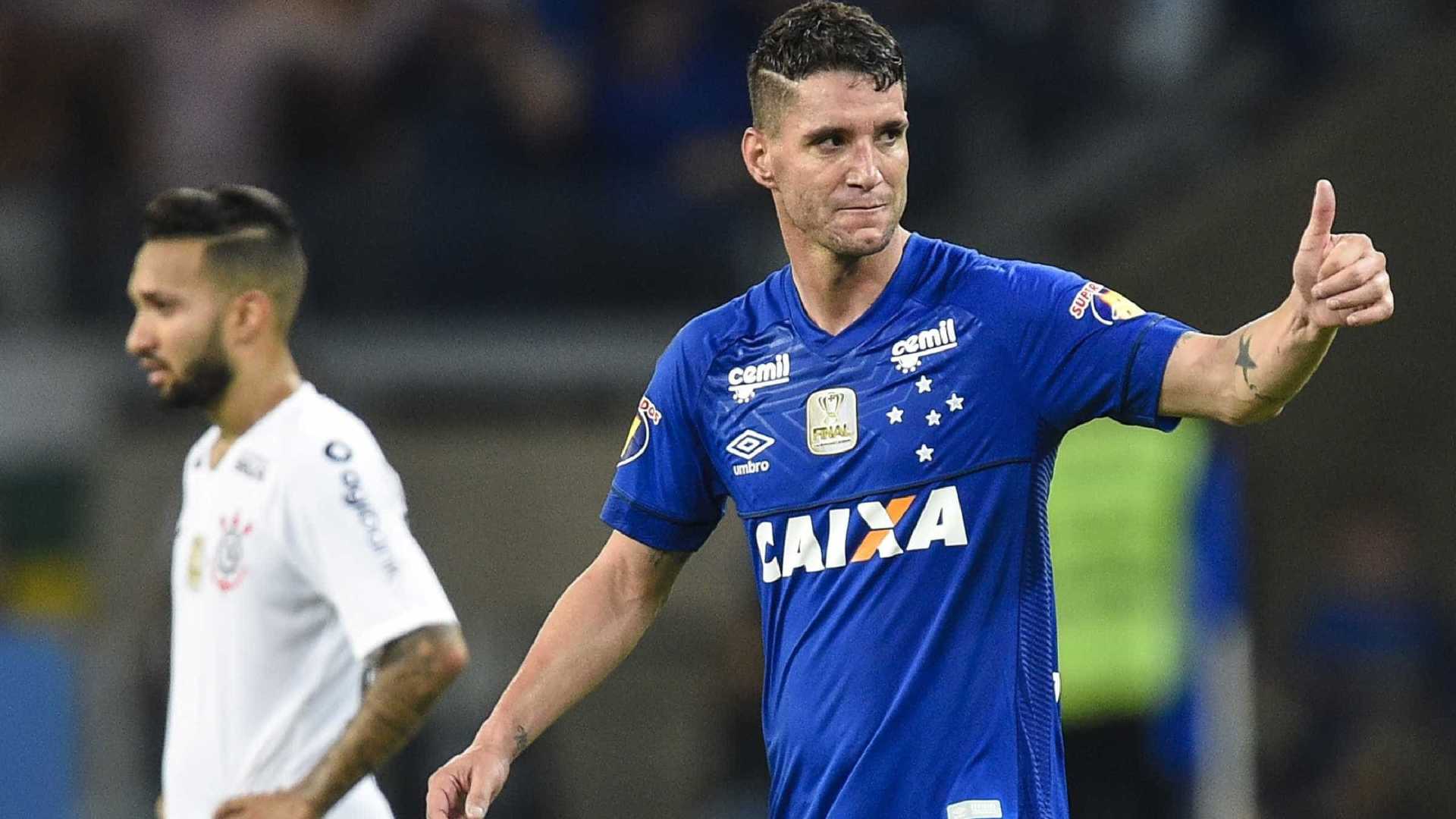 Thiago Neves herda camisa de Arrascaeta e vira ‘TN10’ no Cruzeiro