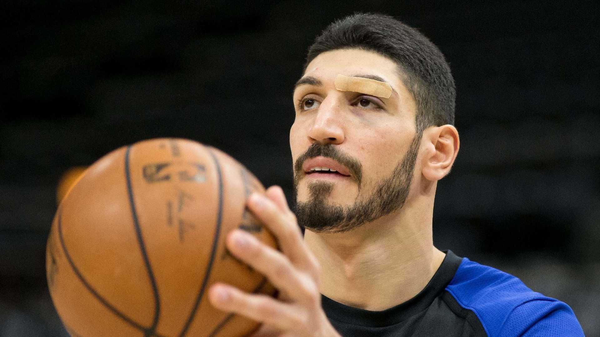 Por medo de ser morto, pivô turco dos Knicks não jogará em Londres