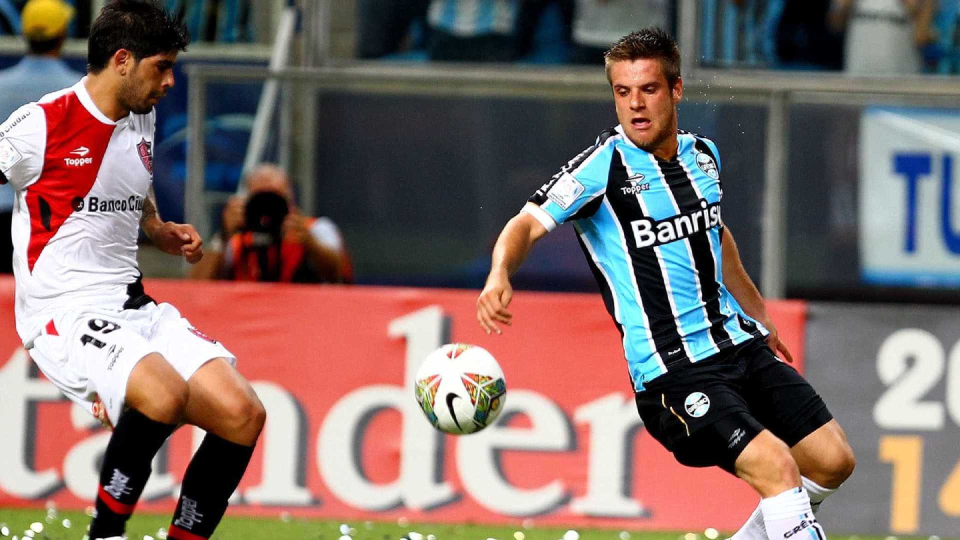 Ramiro elogia Carille e diz que trocou Grêmio por maior visibilidade