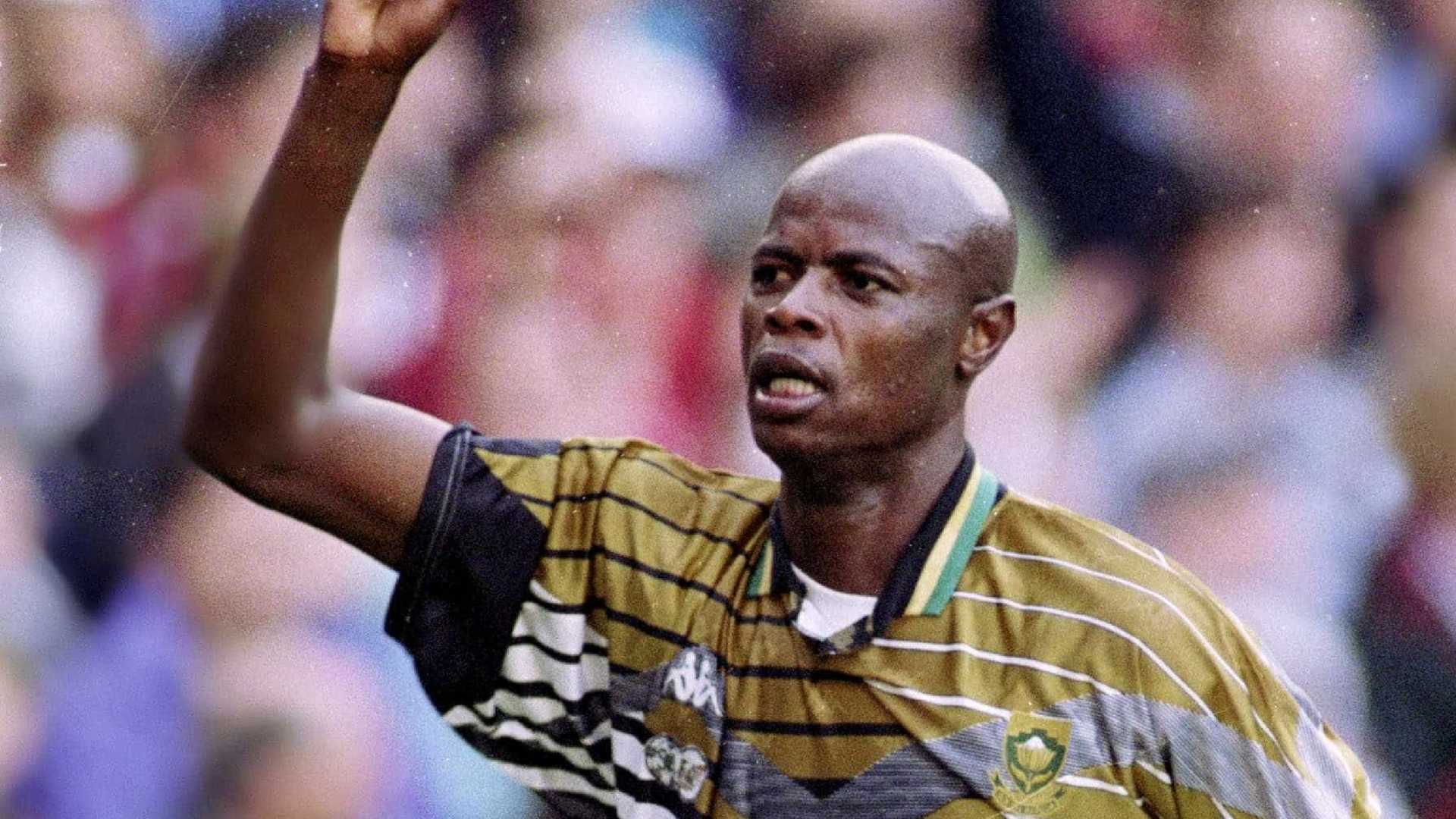 Morre ex-atacante Phil Masinga campeão continental em 1996