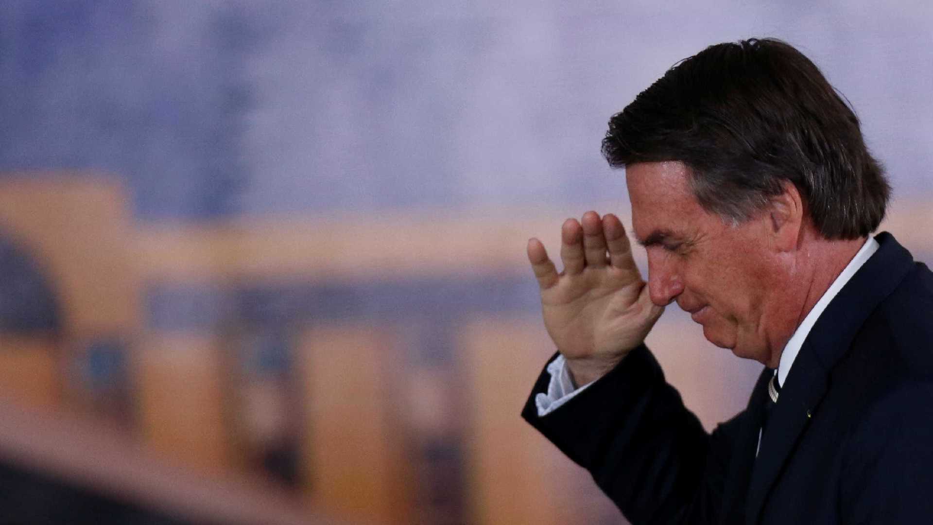 Bolsonaro reassume cargo na manhã desta quarta-feira