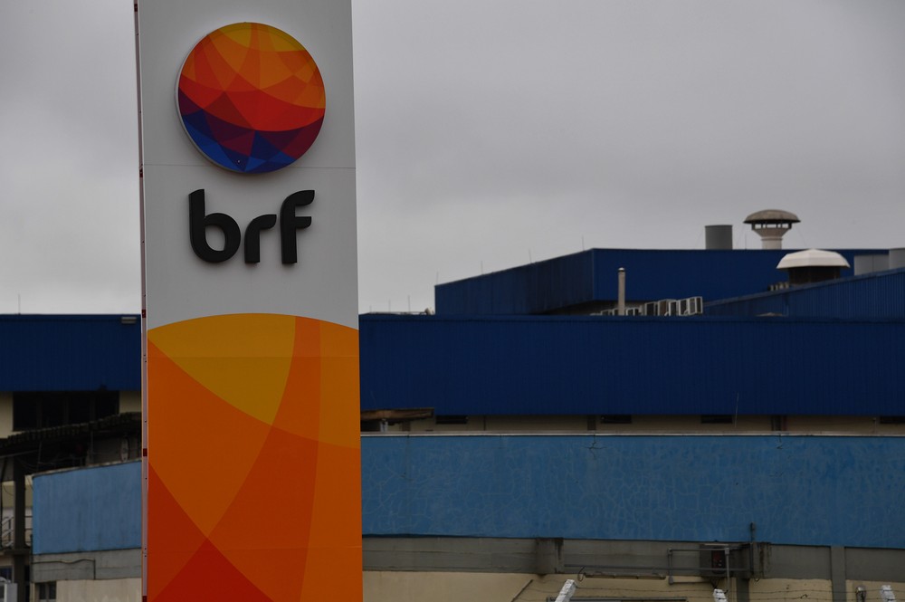 BRF anuncia recolhimento de 164,7 toneladas de frango da Perdigão por possível presença de salmonela