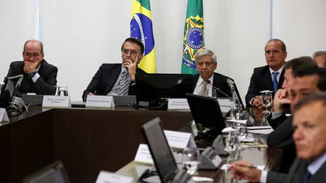 Bolsonaro consultou presidentes do Congresso e do STF sobre Venezuela