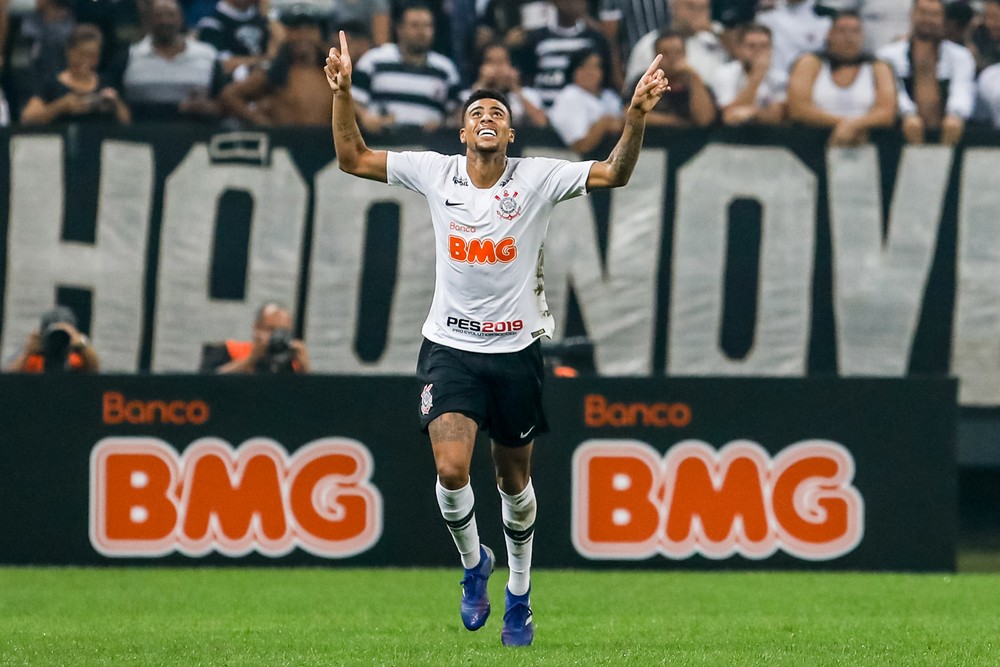 Análise: Corinthians encontra forma, mas meio ainda não funciona como espera Carille