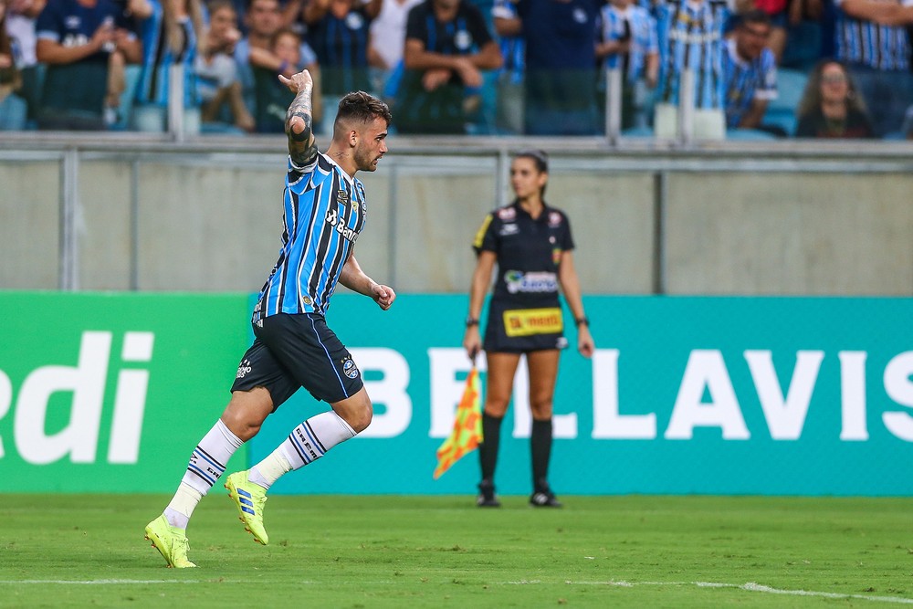 Vizeu volta a fazer homenagem ao Fla e vibra com 1º título pelo Grêmio: “É só o começo”