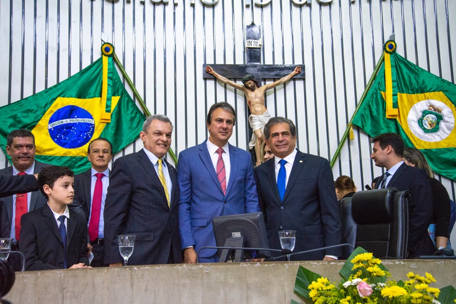 Camilo Santana prestigia cerimônia de posse dos deputados na Assembleia Legislativa