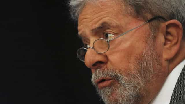 Lula assina sentença e escreve que é inocente e vai recorrer