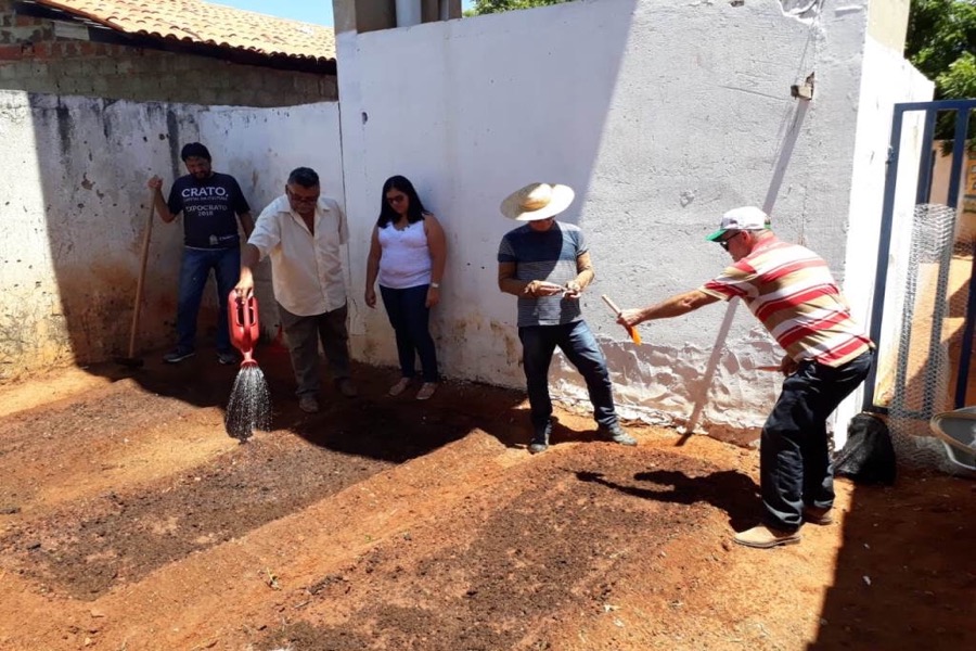 Prefeitura do Crato realiza, com sucesso, projeto de Horta Comunitária Educativa com foco em alimentação saudável