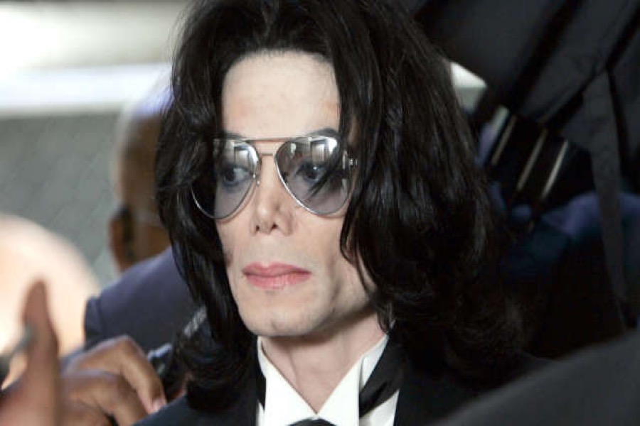 Corpo de Michael Jackson pode ser exumado para provar abuso sexual