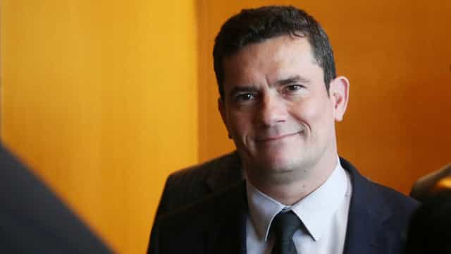 Moro apresenta a Bolsonaro investigação da PF sobre facada