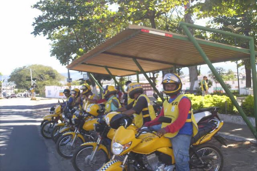 Governo Municipal isenta taxistas e moto taxistas de taxa de alvará