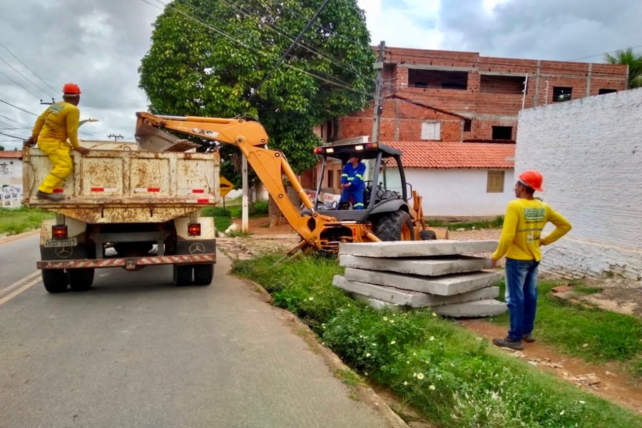 Prefeitura inicia melhoramento nas avenidas dos Bairros Lameiro e Grangeiro