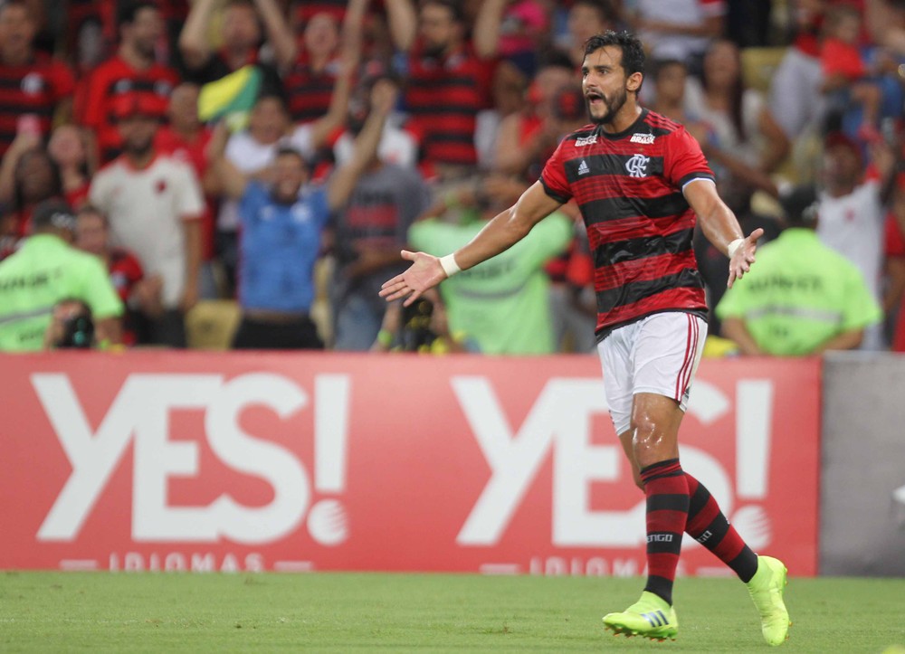 Flamengo encaminha venda de Henrique Dourado para a China