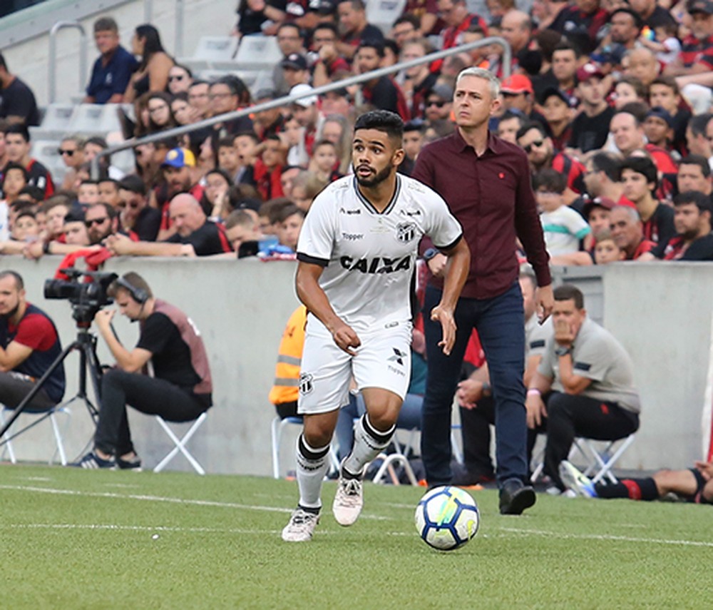 Ceará recusa proposta do Santos pelo lateral-esquerdo Felipe Jonatan