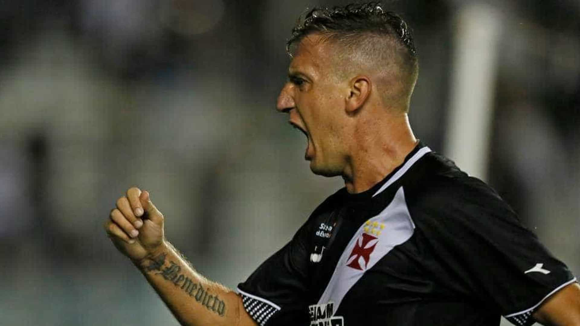 Vasco busca empate no fim contra Juazeirense e avança na Copa do Brasil