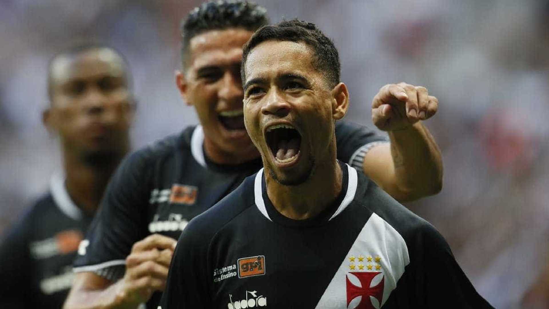 Pikachu marca, Vasco vence o Flu e continua 100% no Carioca