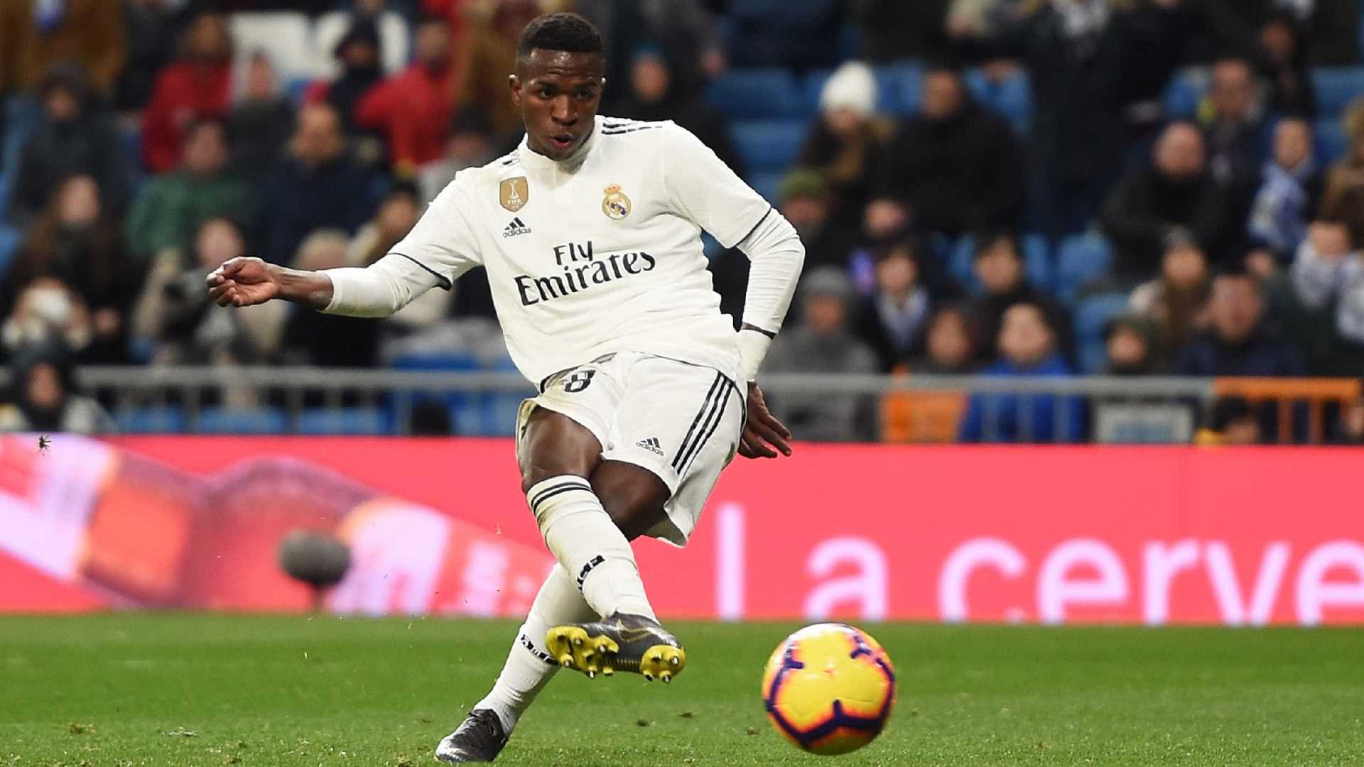 Com bela jogada e gol de Vinícius Junior, Real Madrid vence o Alavés