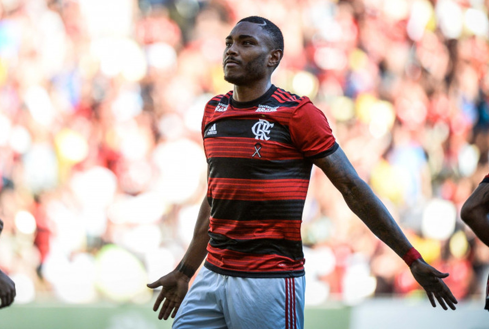 Com gols como combustível, Vitinho ganha fôlego para acabar com sua gangorra no Flamengo