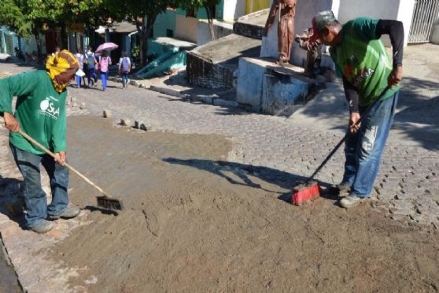 Prefeitura realiza serviços de recuperação da Rua do Horto