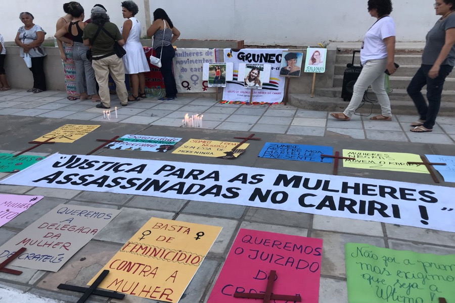 Grupo de mulheres fazem vigília em homenagem a Geane Tavares em Crato