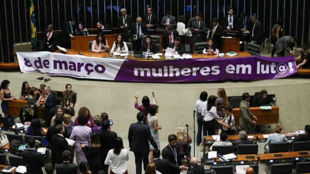 Minoria no Congresso, mulheres lutam por mais participação