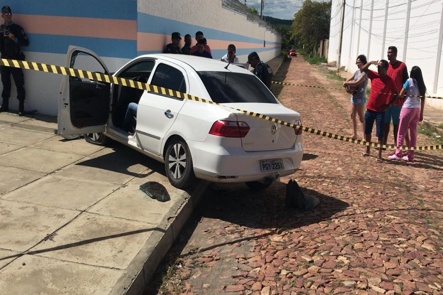 Exclusivo: Homem é executado a tiros enquanto dirigia seu veículo na avenida em Juazeiro do Norte