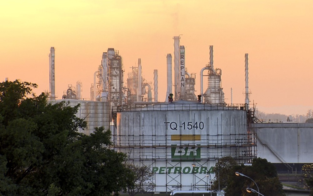 Petrobras anuncia 7º reajuste no mês no preço da gasolina nas refinarias