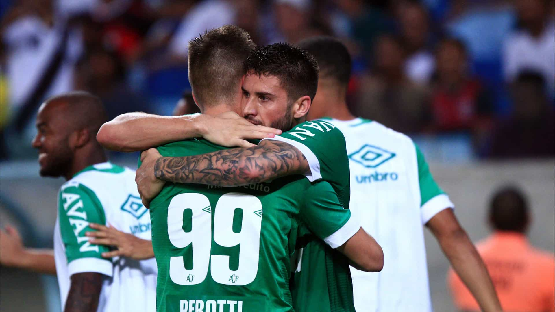 Com homenagens a Henzel, Chape vence Criciúma pela Copa do Brasil