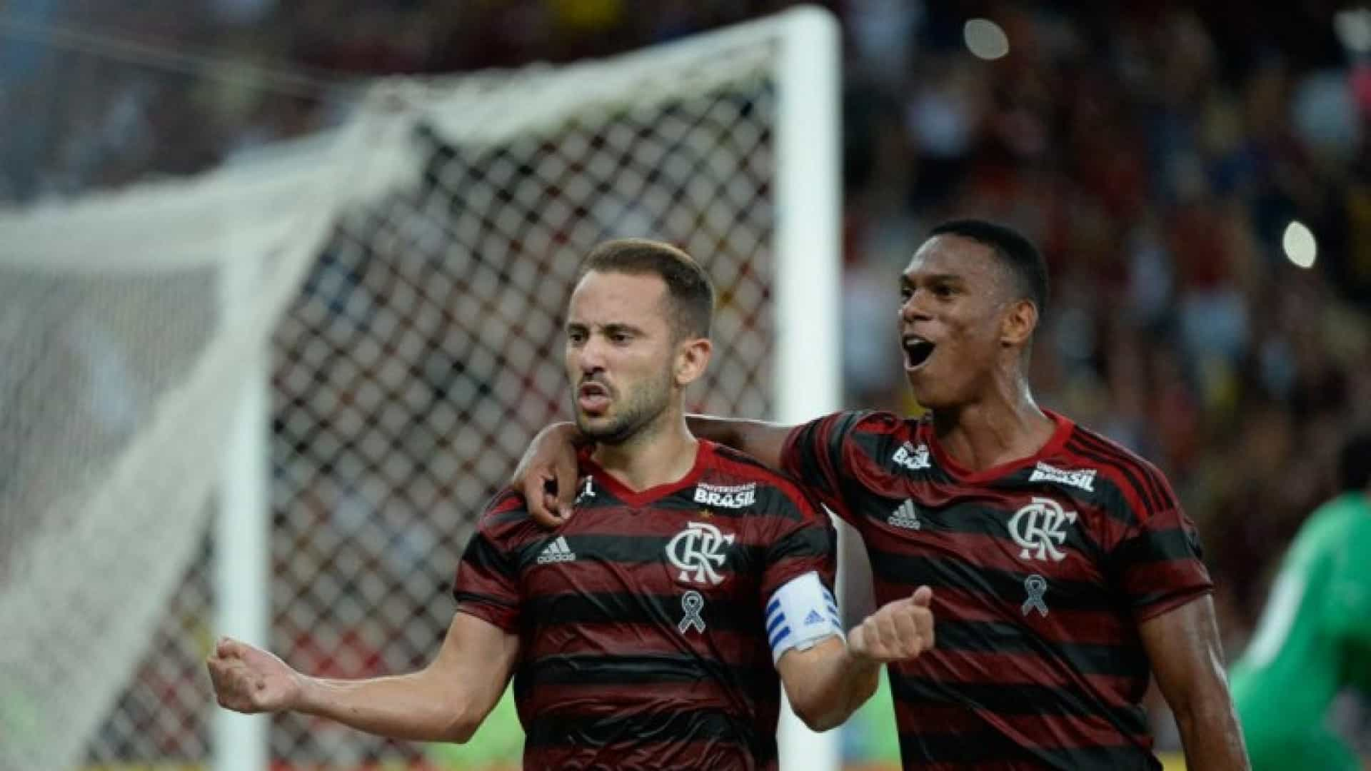 Em jogo polêmico, Fla vence o Flu e vai à final da Taça Rio